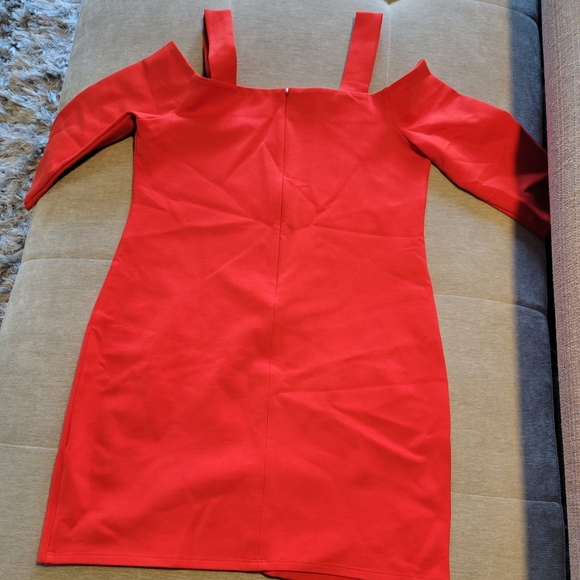 Romeo & Juliet cold shoulder mini dress - Picture 4 of 8